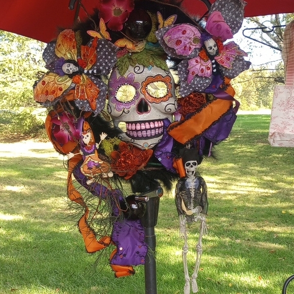 Halloween Skull Wreath - Picture 3 of 3